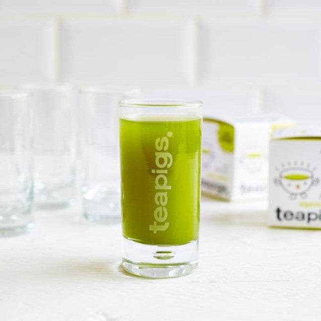 teapigs matcha grøn te i glas.
