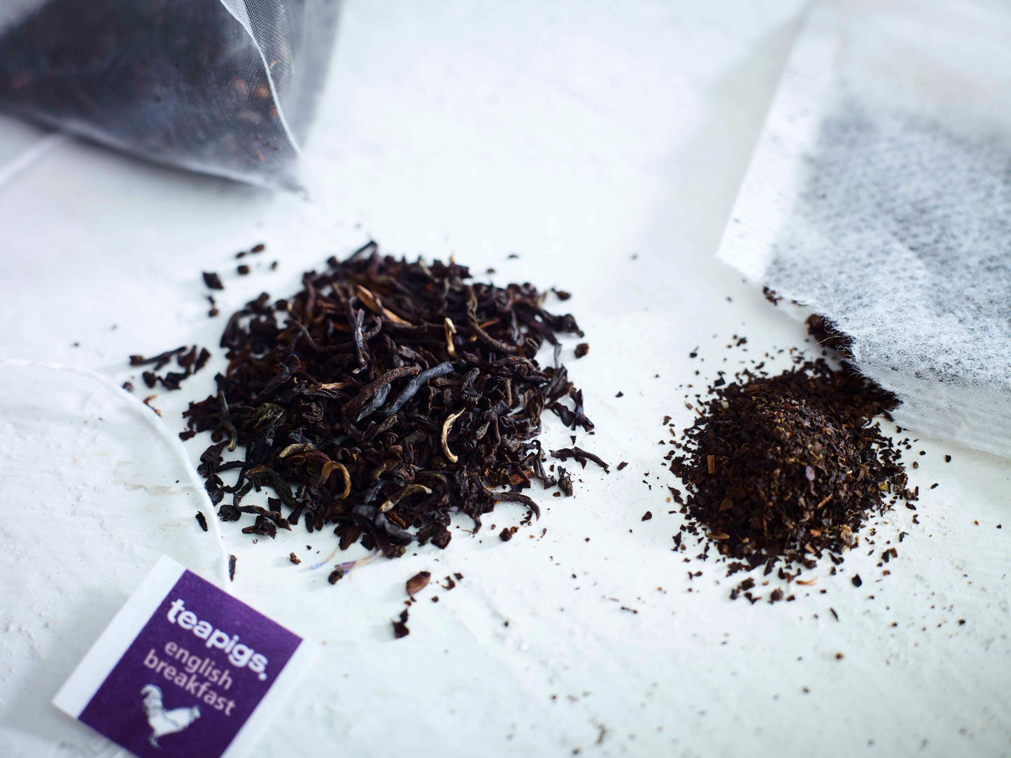 teapigs organic english breakfast tea close up. Økologisk sort te tæt på